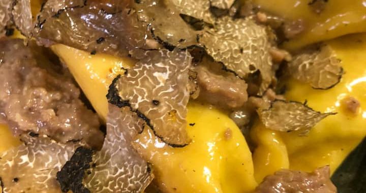 Caramelle ripiene di ricotta con funghi porcini e tartufo Trattoria Vecchia Falegnameria Ravenna